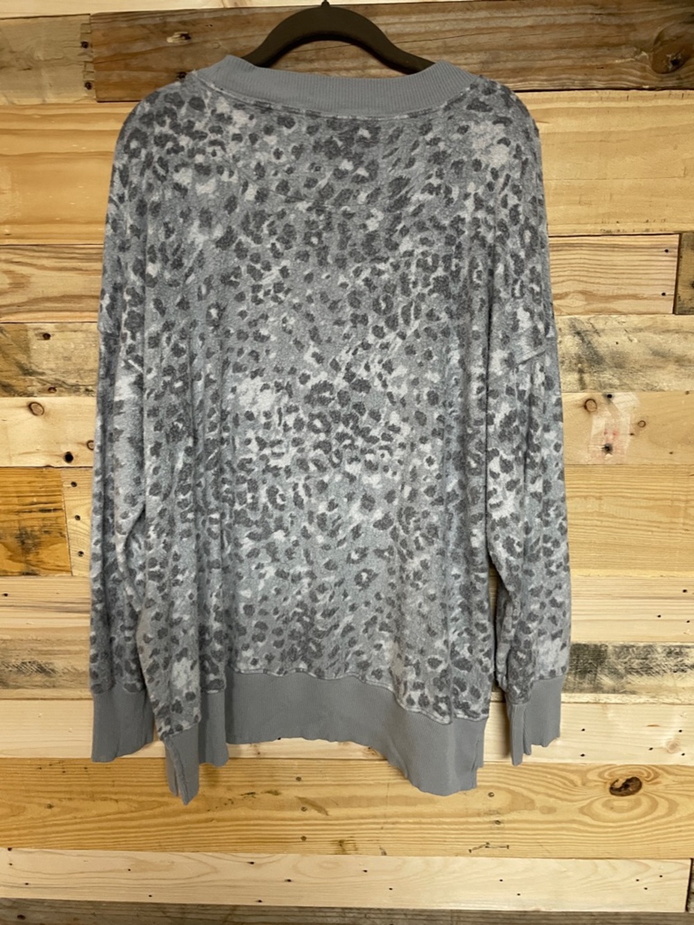 aerie size Large Light Gray Cheetah Print Ribbed Crewneck Super Soft Sweatshirt - Picture 8 of 8